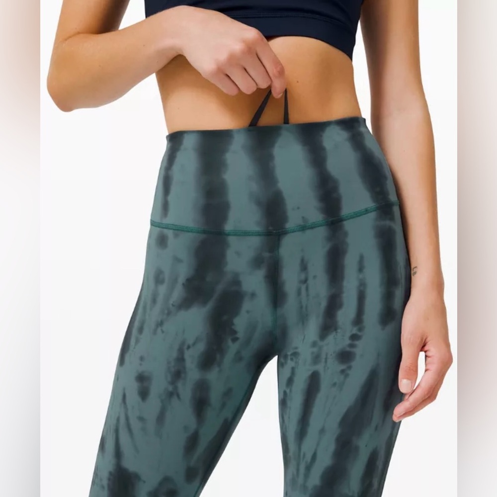 Lululemon Wonder Train 7/8 High-Rise Leggings (Size 8)